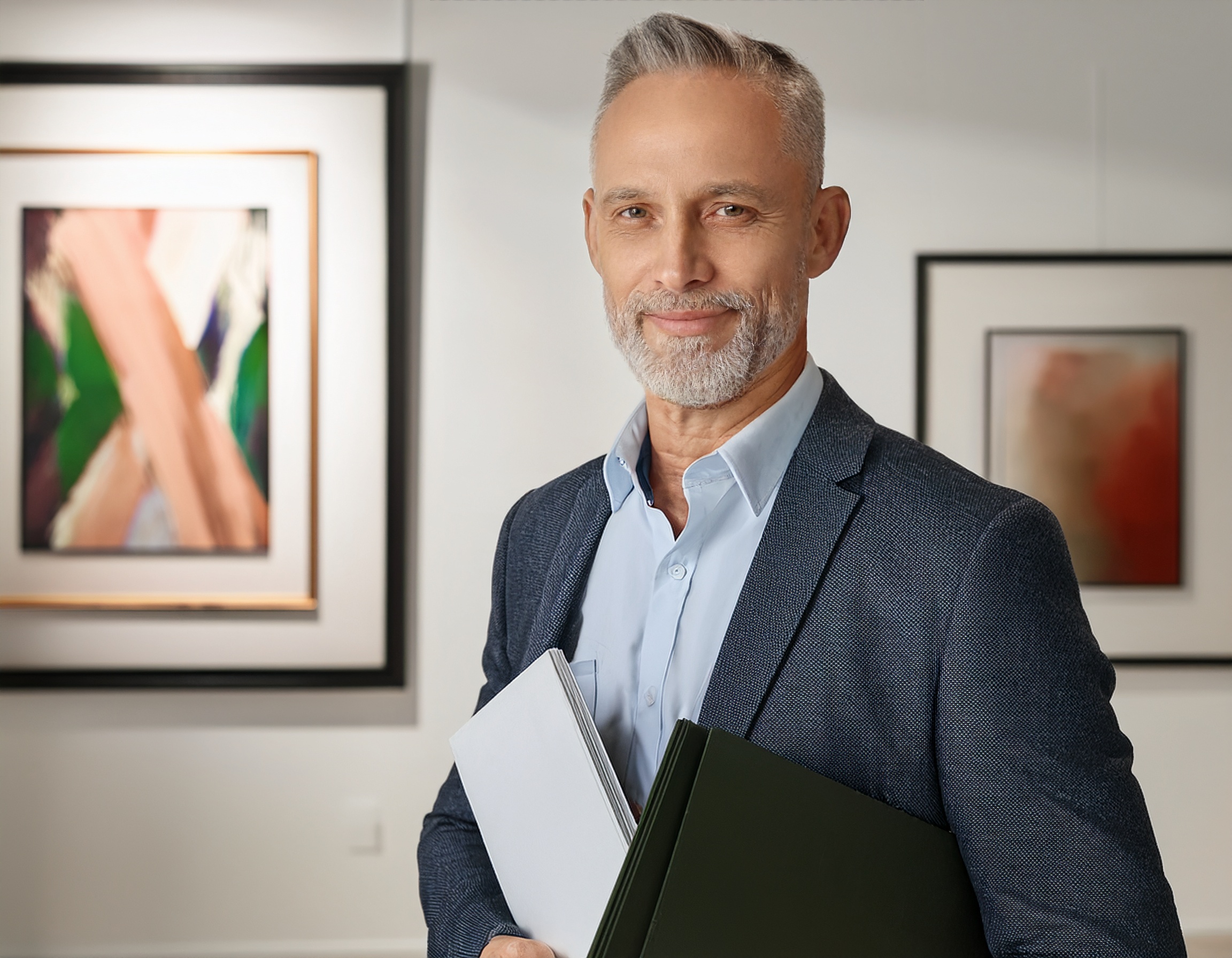 Elegante und klassische Steuerberatungsszene mit Beratern in Frankfurt am Main